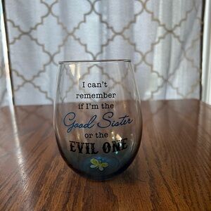 Sister wine glass. Never used, excellent condition.